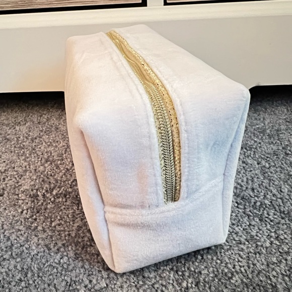 Dior Velvet Cosmetic Pouch - Picture 4 of 6